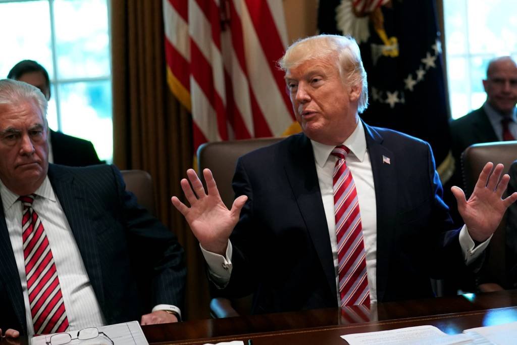 Trump diz não ter certeza se Tillerson permanecerá no cargo