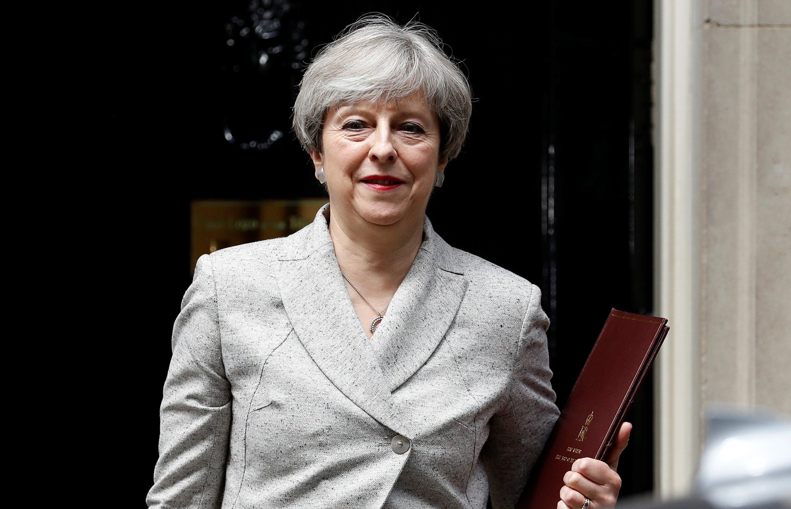 Pressionada, May se aproxima de acordo com partido norte-irlandês