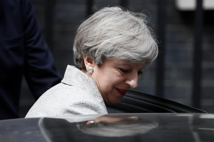May: "Confirmei ao presidente Macron que o cronograma para a negociação do Brexit permanece em curso" (Stefan Wermuth/Reuters)