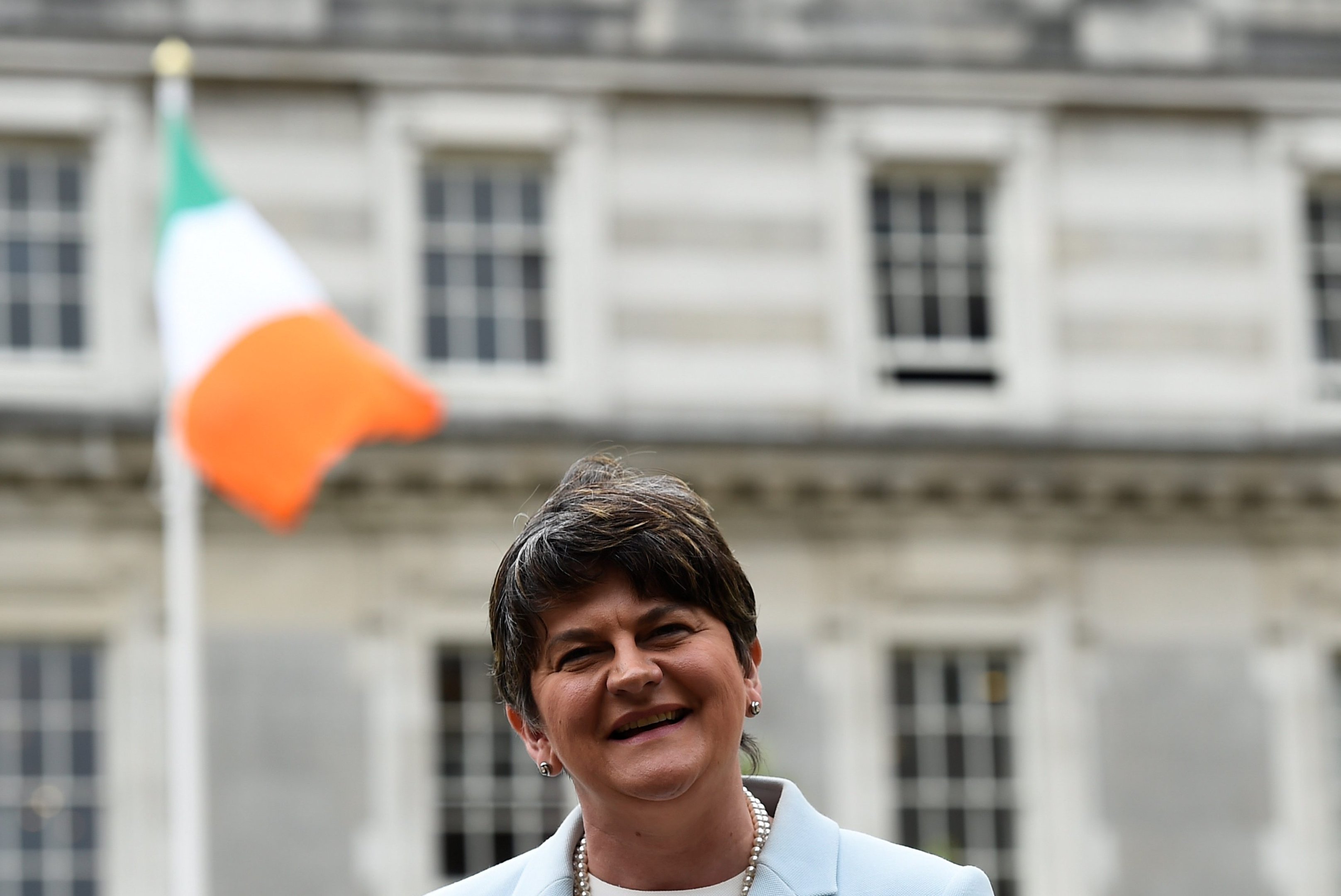 Líder do DUP diz que apoiará programa legislativo de May