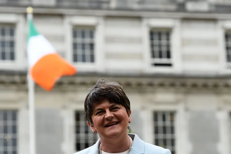 Arlene Foster: o Reino Unido se comprometeu a delegar os poderes de determinar impostos corporativos para a Irlanda do Norte (Clodagh Kilcoyne/Reuters)