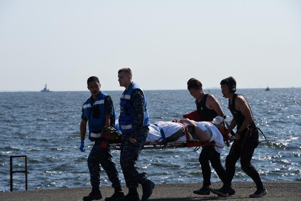 Comandante do navio está entre os feridos na colisão no Japão