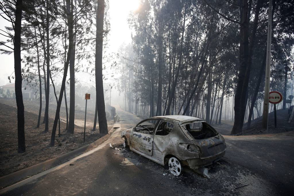 Número de mortos em incêndio em Portugal sobe para 61