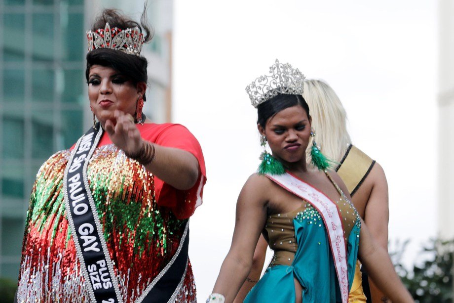 Desfile: dezenas de trios tomaram a Avenida Paulista na tarde de domingo