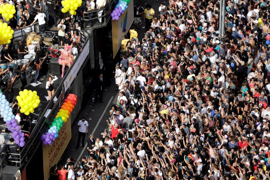 Multidão: defesa do Estado laico, Fora Temer e Diretas Já são algumas das bandeiras da parada neste ano