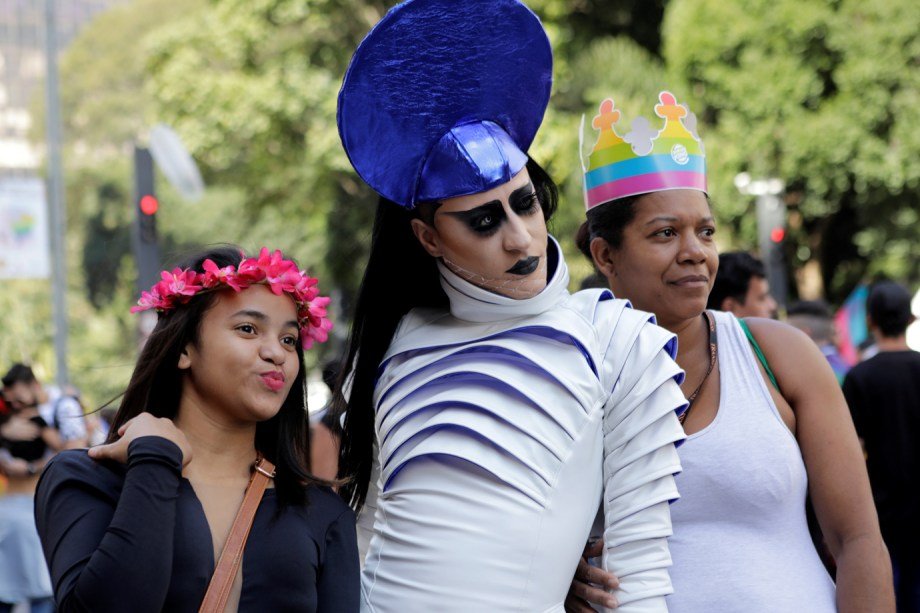 Orgulho LGBT: às 11h, a avenida Paulista já estava cheia de gente