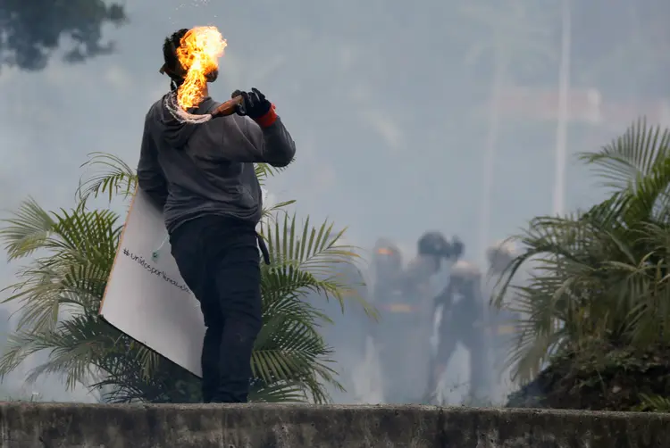 Venezuela: há 80 dias, a Venezuela vive uma série de manifestações contra e a favor do governo (Carlos Garcia Rawlins/Reuters)
