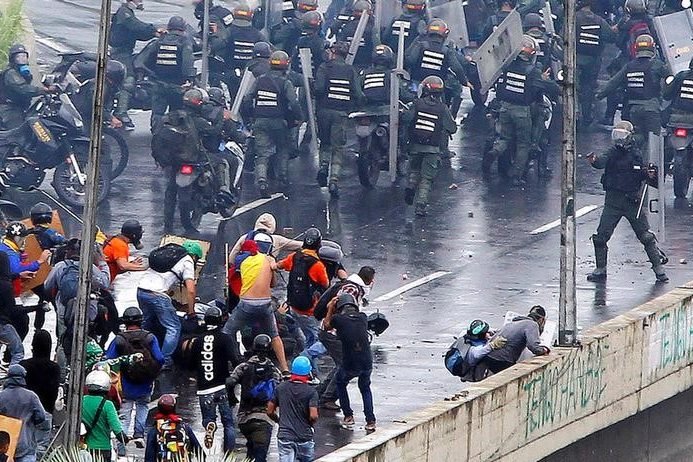 Jovem de 17 anos é a 74ª vítima de protestos na Venezuela