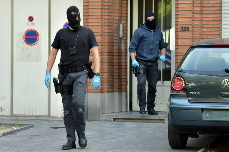 Polícia da Bélgica: intervenção acontece no bairro de Molenbeek, em Bruxelas, bem próximo de Anderlecht (Eric Vidal/Reuters)