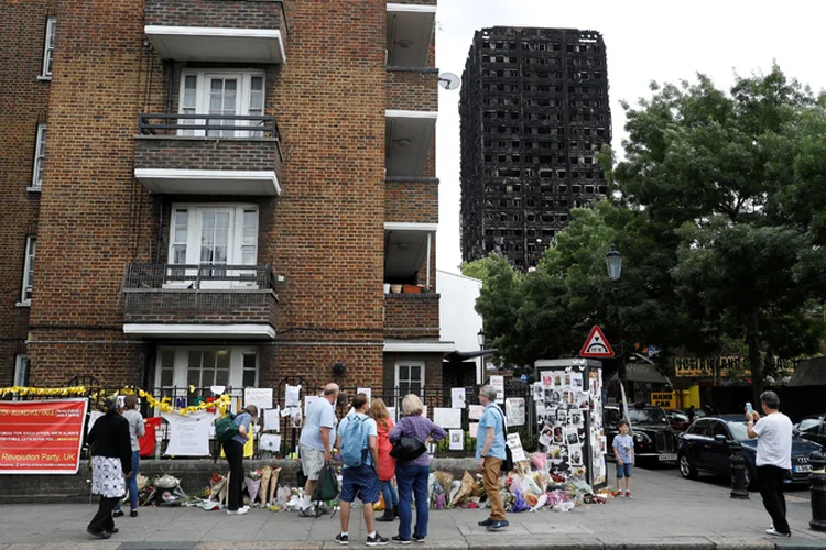 Governo britânico ordenou às autoridades municipais uma inspeção de todos os blocos de apartamentos depois do incêndio da Torre Grenfell (Peter Nicholls/Reuters)