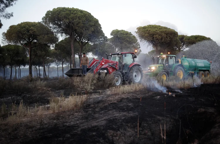 Incêndio: os bombeiros conseguiram cercar a área incendiada (REUTERS/Jon Nazca/Reuters)
