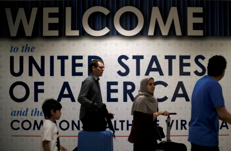 Imigração: a medida foi adotada com a justificativa de impedir a chegada de "terroristas" (James Lawler Duggan/Reuters)