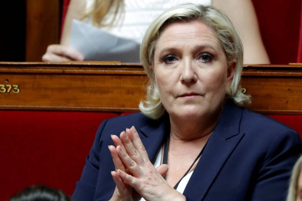 Le Pen critica a UE e negociação de acordo com o Mercosul