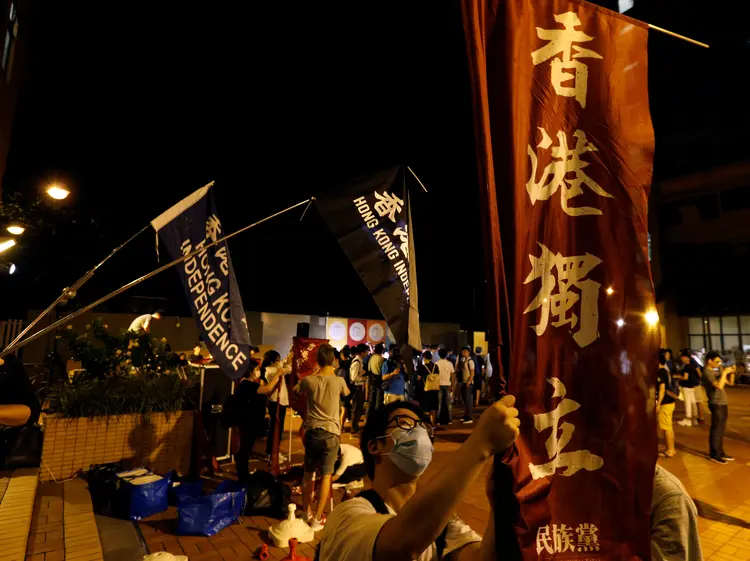 Hong Kong: o momento de tensão aconteceu enquanto Xi assistia a um dos eventos para comemorar o 20º aniversário da devolução de Hong Kong aos chineses (Bobby Yip/Reuters)