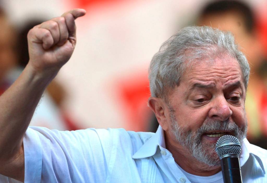 Advogados de Lula acusam Moro de perseguição política