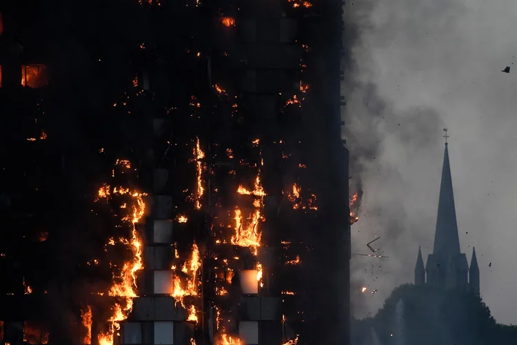 Incêndio: a tragédia fez ao menos 80 mortos (Toby Melville/Reuters)