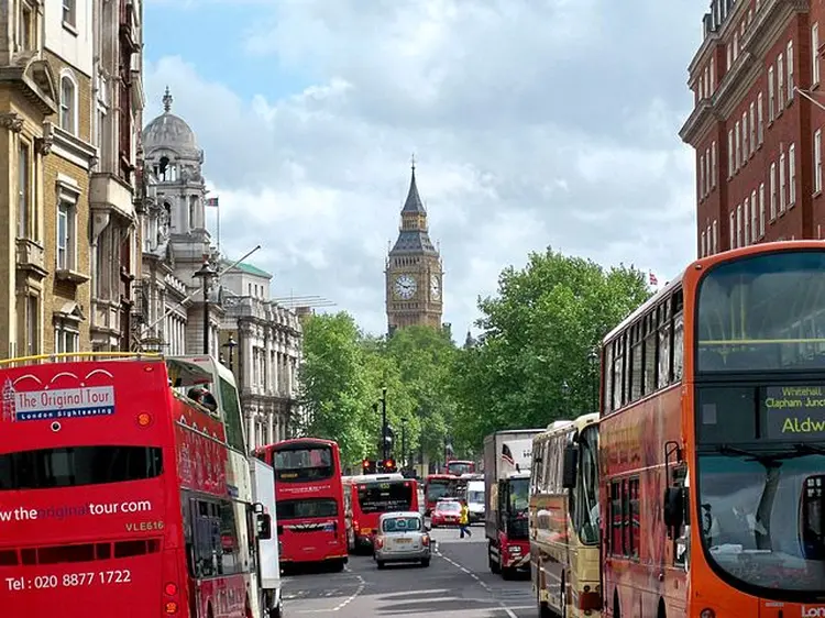 Londres: Grã-Bretanha proibirá a venda de novos carros a gasolina e diesel a partir de 2040 (Joseph Plotz/Wikimedia Commons)