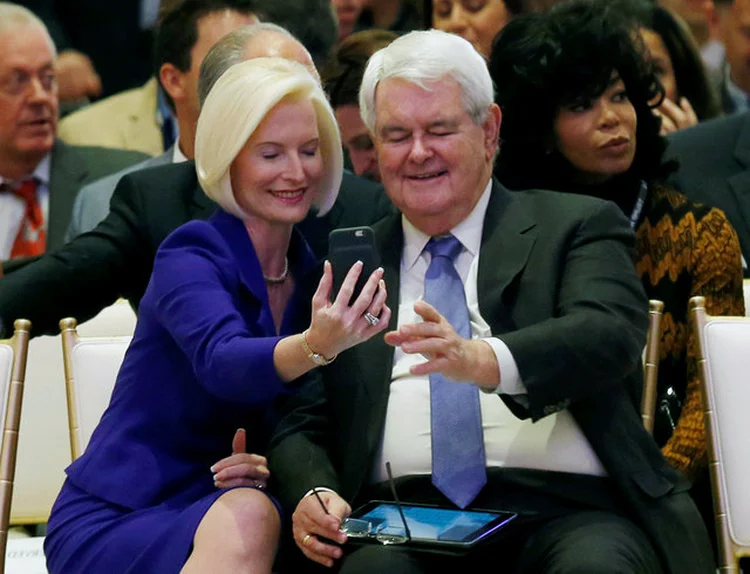 GINGRICH E SUA ESPOSA CALLISTA: um dos mais próximos assessores de Trump, ele é o responsável pela abordagem obstrucionista de Washington / Gary Cameron/ Reuters