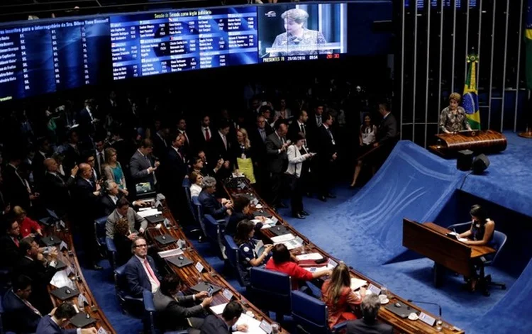 DILMA NO SENADO: nos bastidores, disputa pelos votos de cerca de 10 senadores que não cravaram seus votos  / Ueslei Marcelino/ Reuters