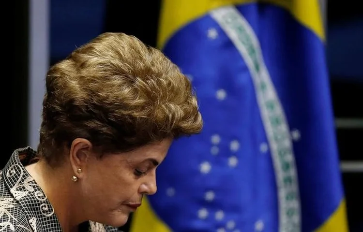 Dilma: "Ninguém pediu, ninguém achava que podia chegar perto de mim e dizer 'não tira'" (Ueslei Marcelino/Reuters)