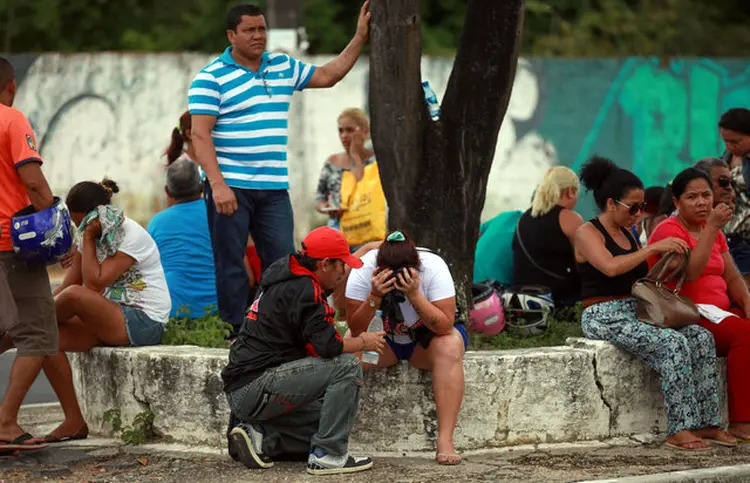 MANAUS: parentes esperam por notícias após massacre em presídio &#8211; um trágico retrato do Brasil real  / Michael Dantas/ Reuters
