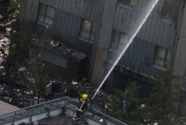 Ao menos 27 edifícios no Reino Unido têm revestimento inflamável