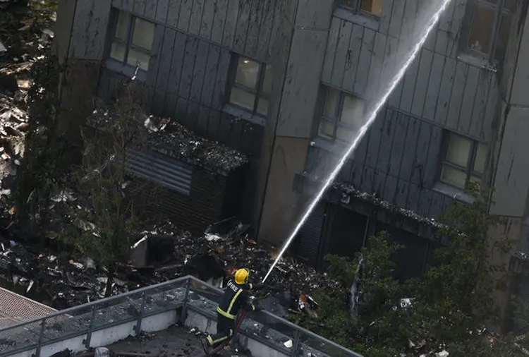 Incêndio em Londres: dezenas de pessoas morreram após fogo se alastrar em prédio (Neil Hall/Reuters)