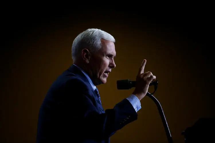 MIKE PENCE: Ex-congressista pelo Estado de Indiana, Pence é visto como um possível futuro articulador entre o governo do magnata e o Congresso dos Estados Unidos / Carlo Allegri/ Reuters (Carlo Alle)