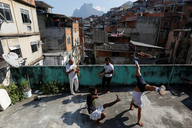 ROCINHA, NO RIO: conquistar os votos da periferia vai ser mais importante do que nunca nas eleições municipais / Bruno Kelly/ Reuters