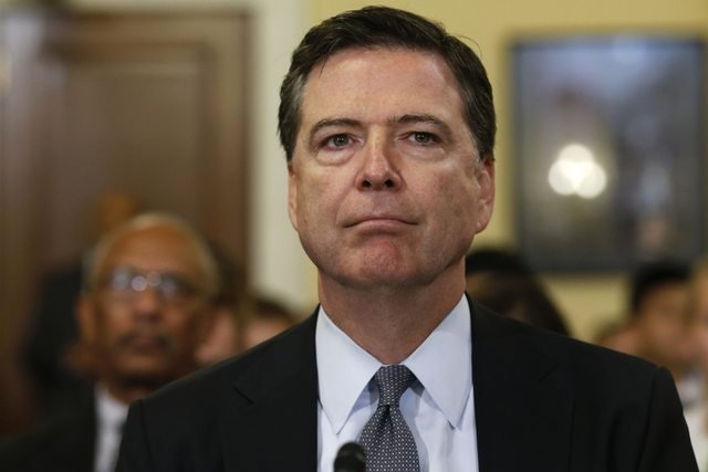 COMEY, DIRETOR DO FBI: mesmo um dos países que mais prezam sua própria constituição e o funcionamento das suas instituições parece caminhar ladeira abaixo / Jonathan Ernst/ Reuters