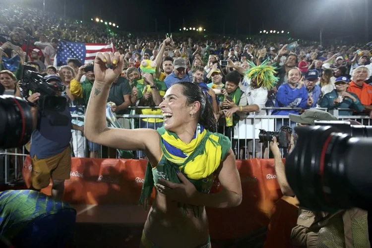 AGATHA: ela chegou à final do vôlei de praia após vencer, com sua parceira Bárbara, confronto contra as americanas Walsh e Ross / Adrees Latif/ Reuters