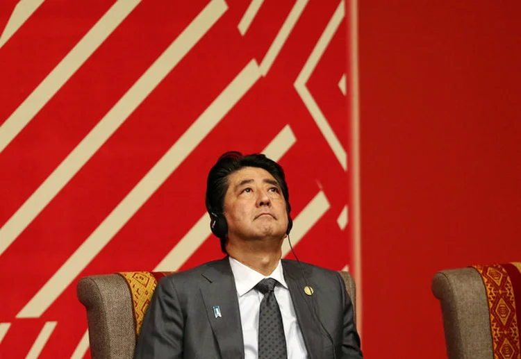 SHINZO ABE: um dos símbolos dos países emergentes, o Japão luta para não se tornar um país submergente / Mariana Bazo/ Reuters