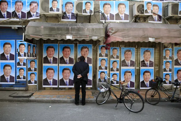 XI JINPING ILUSTRA CARTAZES EM XANGAI: as sanções de Trump podem não levar empregos de volta aos EUA, mas vão azedar as relações entre os países  / Aly Song/ Reuters