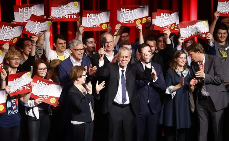ÁUSTRIA: Alexander Van der Bellen vence o candidato de extrema direita e será o novo presidente  / Leonhard Foeger/ Reuters