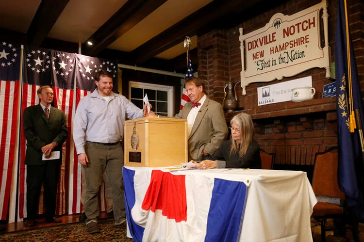 URNA EM NEW HAMPSHIRE: por lá, a votação começou à meia-noite / Mary Schwalm/ Reuters