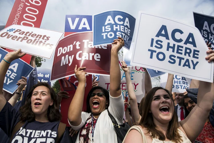 MANIFESTAÇÃO CONTRA O FIM DO OBAMACARE: o que nós podemos esperar é um esforço amplo para dizer que a vindoura devastação da classe trabalhadora é de alguma maneira culpa dos liberais / Joshua Roberts/ Reuters