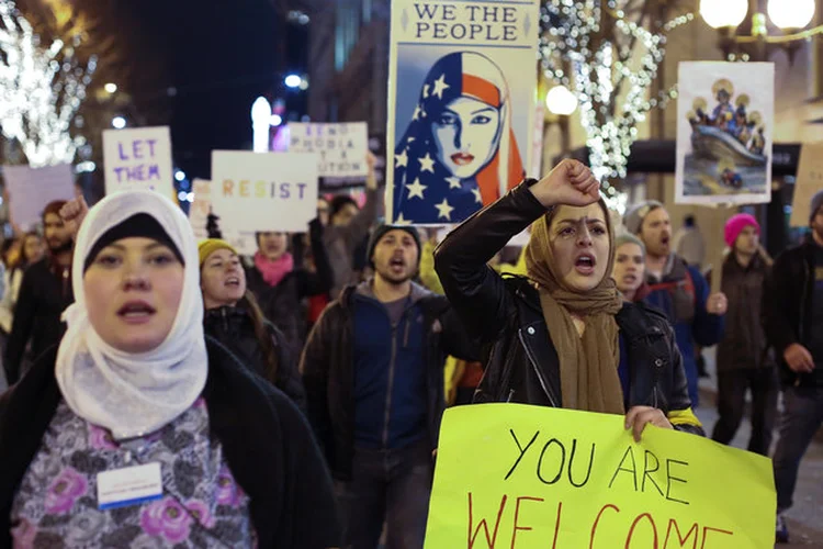 PROTESTO CONTRA TRUMP: quantas vidas inocentes se está disposto a atrapalhar ou pôr em risco para se evitar um ataque terrorista? / David Ryder/ Reuters