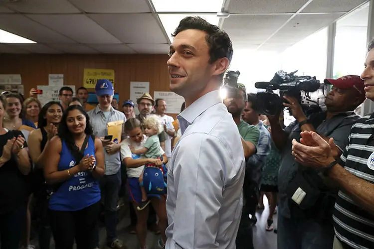 JOHN OSSOFF: com 48% das intenções de voto no primeiro turno, candidato democrata busca ganhar a cadeira na Câmara em um distrito tradicionalmente republicano / Joe Raedle/Getty Images