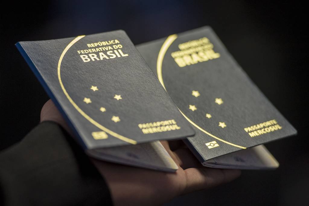 PF diz que 175 mil pedidos de passaporte ficaram "represados"