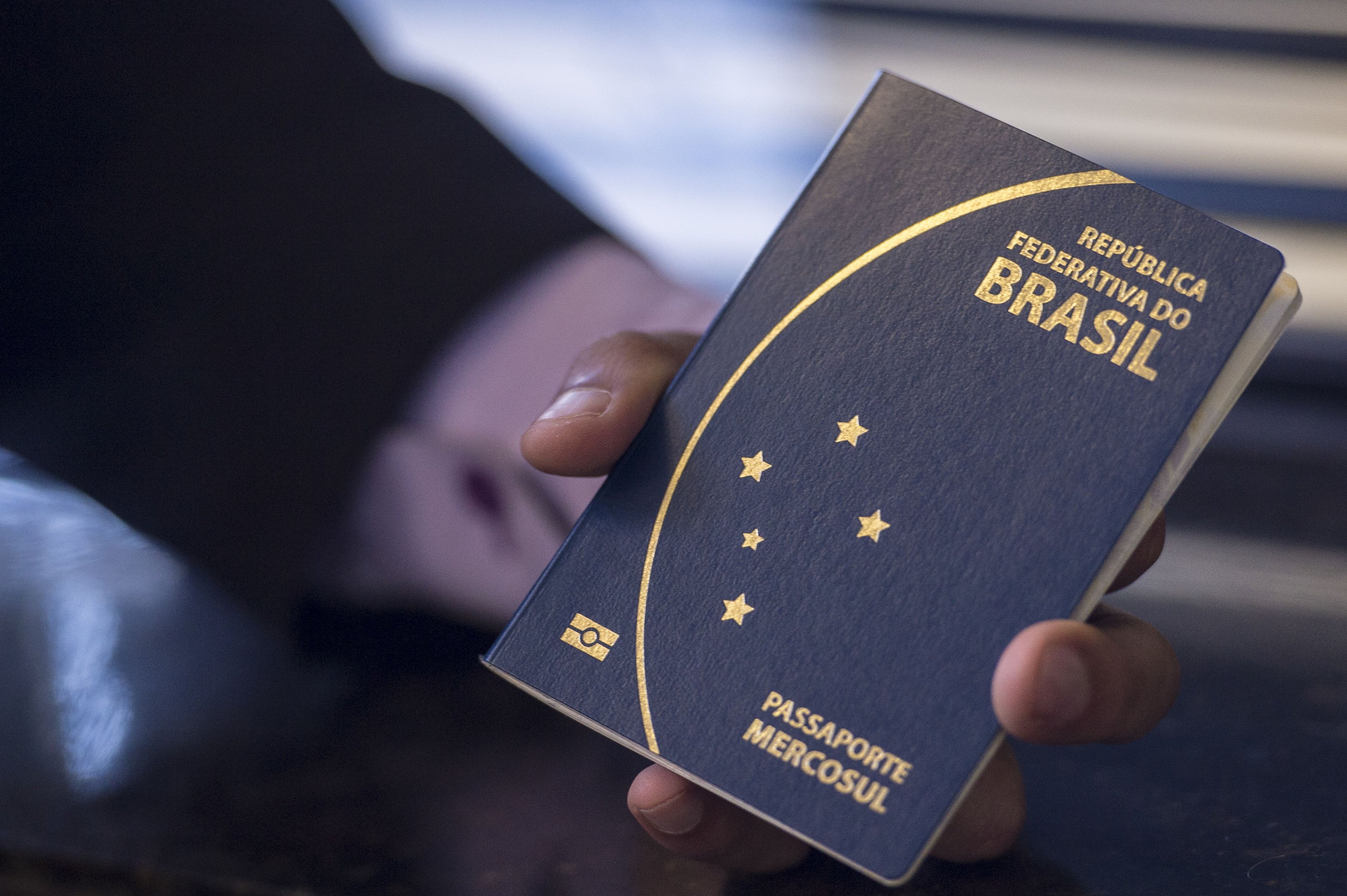 Justiça manda PF emitir passaporte para menor