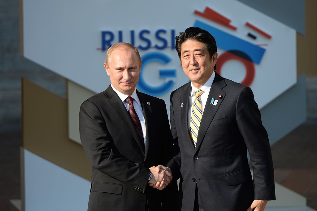 Putin e Abe no resort termal