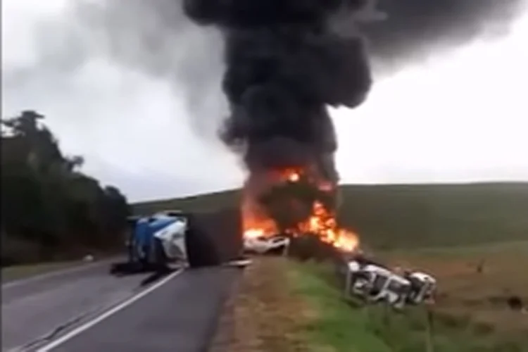 Acidente: a maioria das vítimas morreu carbonizada (Youtube/Reprodução)