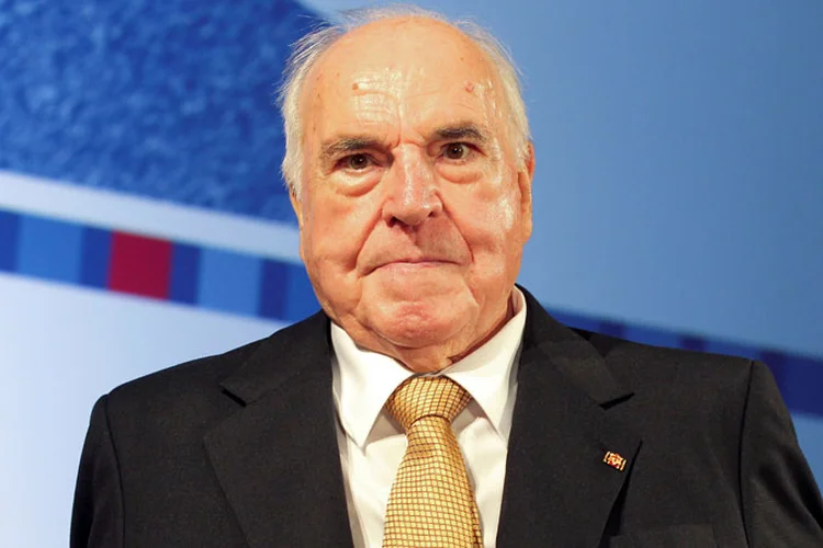 Kohl estava frágil e de cadeira de rodas desde que sofreu uma grave queda em 2008 (Wolfgang Kumm/Reuters)