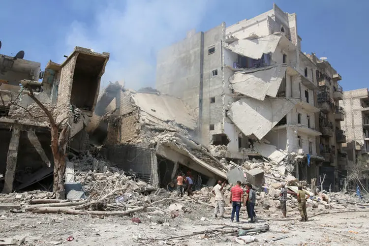 ALEPO: comissário da ONU para direitos humanos afirma que os bombardeios constituem &#8220;crimes de proporções históricas&#8221; / Abdalrhman Ismail/ Reuters