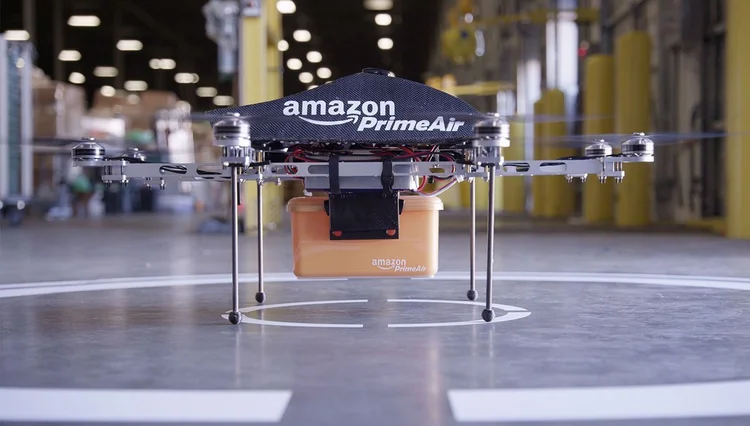 DRONE DA AMAZON: o serviço de entregas, que não foi levado a sério por analistas e concorrentes, parece realmente ser um projeto fundamental para o futuro da empresa  / Divulgação (Amazon/Divulgação)