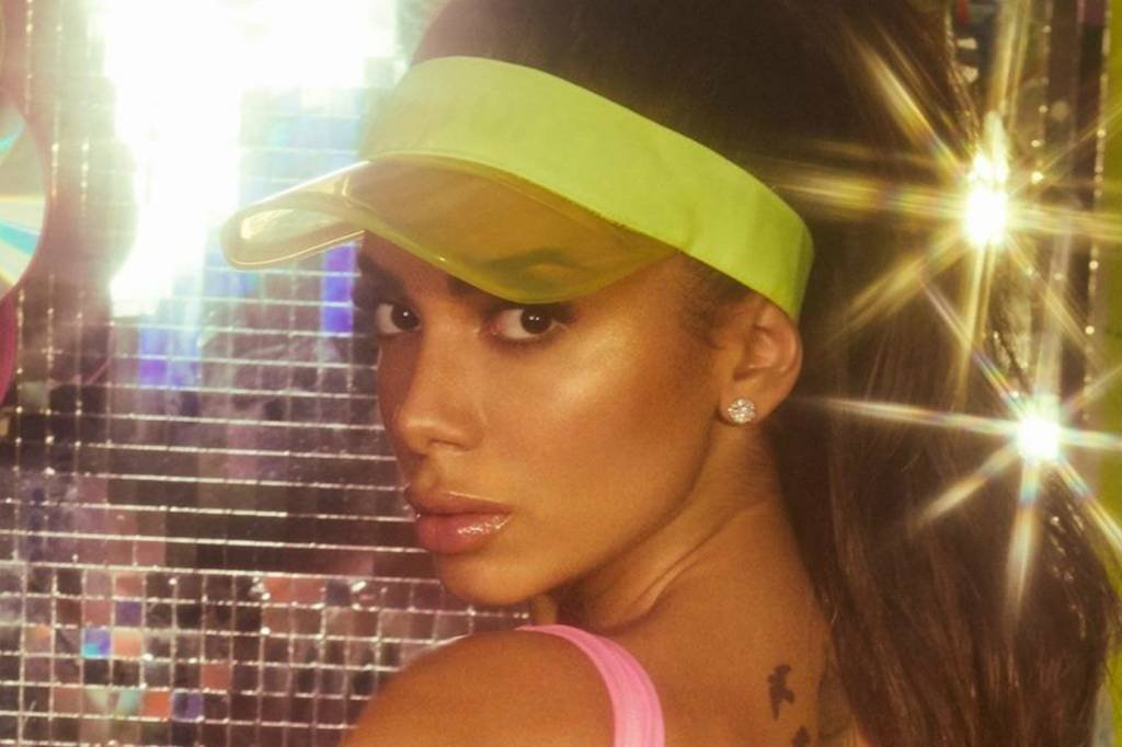 Novo single de Anitta, "Paradinha" segue causando furor