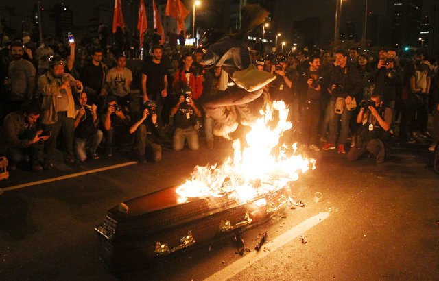 PROTESTO CONTRA TEMER EM SÃO PAULO: quando a manifestação vira regra, o normal torna-se mais um problema do que uma solução / Fernando Donasci/ Reuters