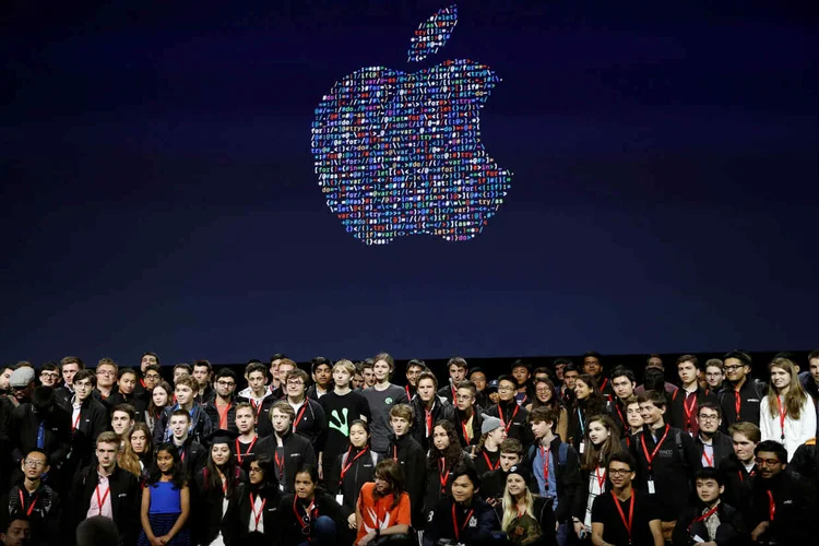 DESENVOLVEDORES NO EVENTO DA APPLE: agora, eles poderão criar aplicativos que vão funcionar dentro das mensagens / Stephen Lam/ Reuters