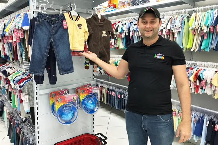 O administrador Flávio Thenório, 34 anos, na loja da Arena Baby em Santo André: próximo passo é crescer por meio de franquias (Arena Baby/Divulgação)