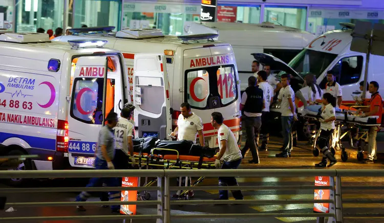 ATATURK: atentado no maior aeroporto da Turquia deixou ao menos 41 mortos e 140 feridos / Osman Orsal/Reuters